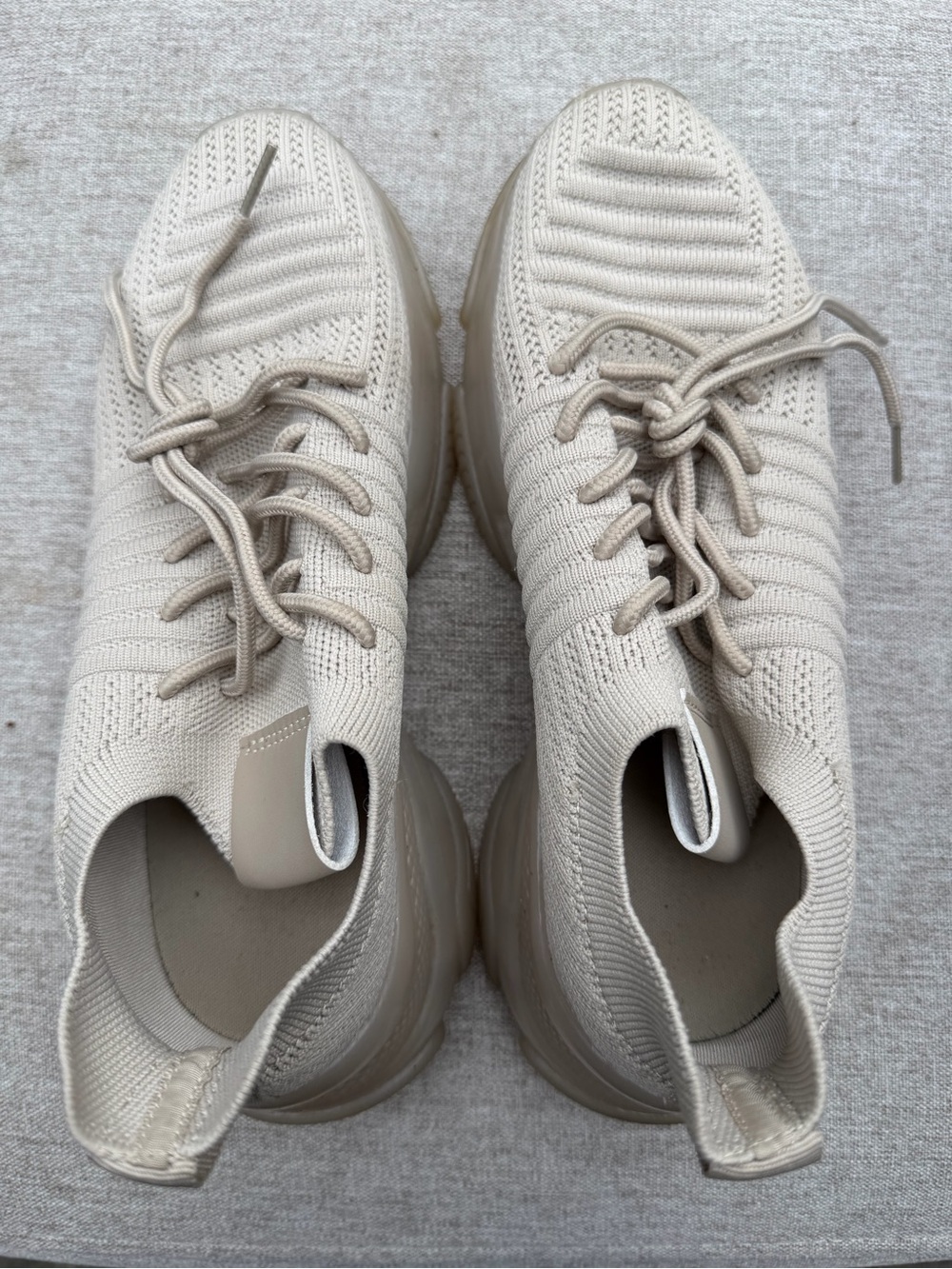 CUSHIONAIRE Apollo-T Women’s Lightweight Knit Athletic Sneakers in Beige
